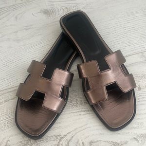 Hermes Oran sandal size 39.5 9.5 in metallic Nappa used once sold out color
